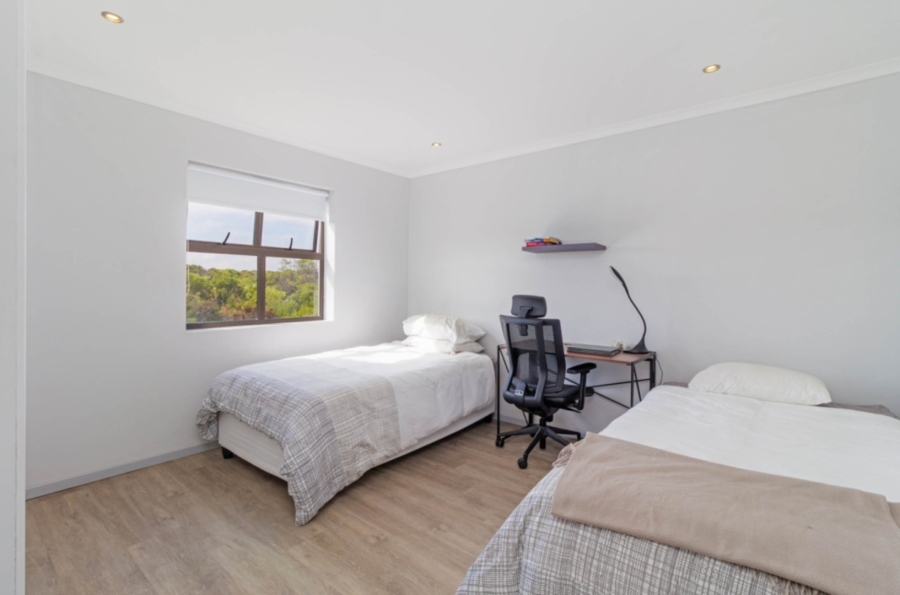 To Let 3 Bedroom Property for Rent in Bloubergstrand Western Cape